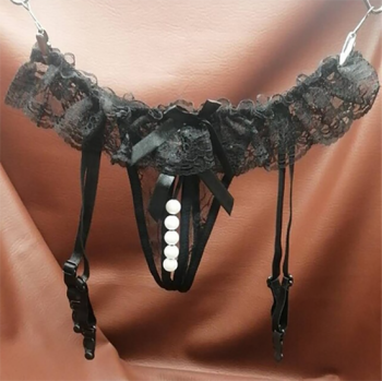 string-coquin-dentelle-noire-perles-blanches-porte-jarretelles-integre-2