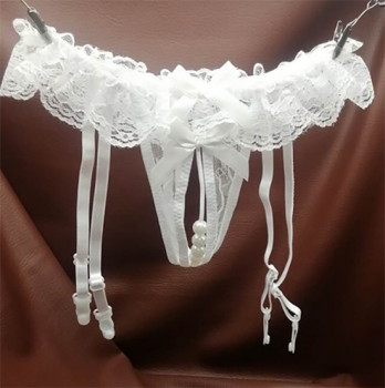 string-dentelle-blanche-perles-blanches-porte-jarretelle-integre-2