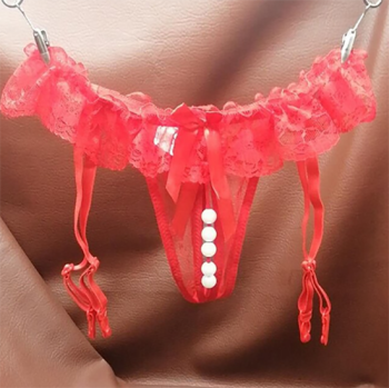 string-dentelle-rouge-perles-blanches-porte-jarretelle-integre