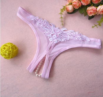 String burlesque coquin rouge en mesh perles blanches