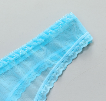 string-transparent-bleu-finition-dentelle-4