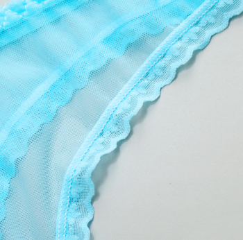 string-transparent-bleu-finition-dentelle-5