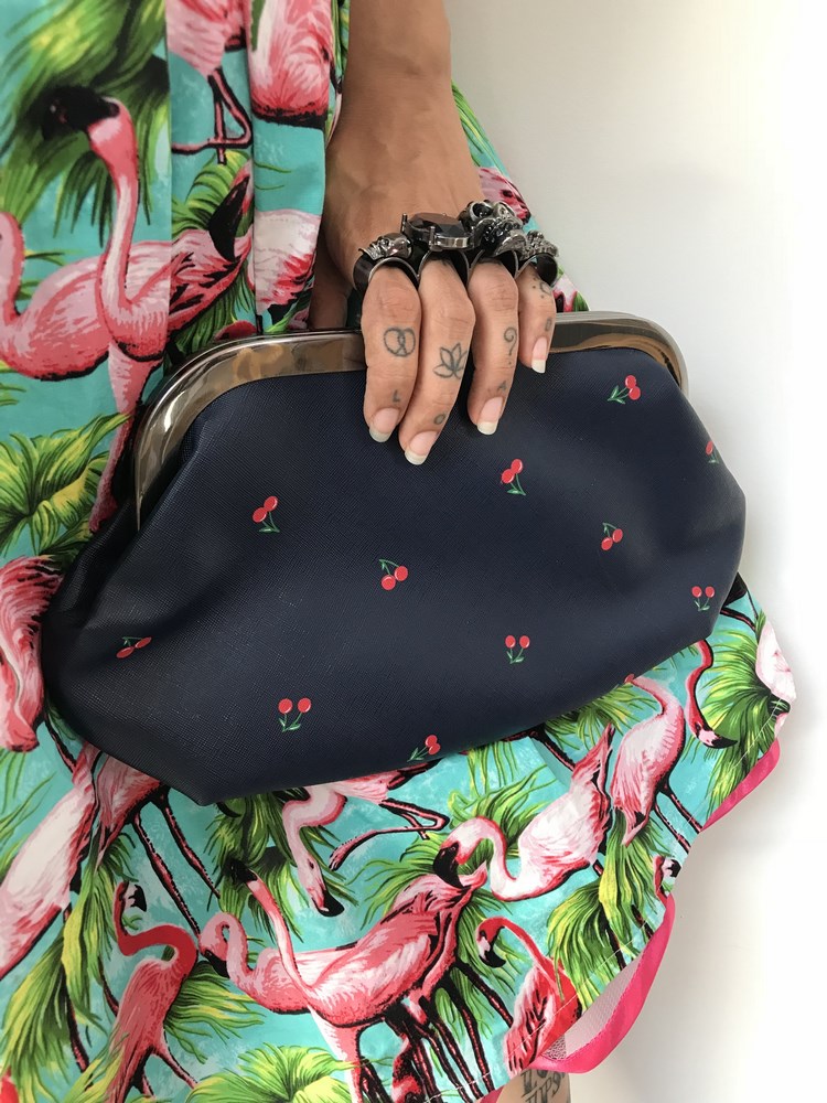 Sac à main pochette poing américain simili cuir cerises