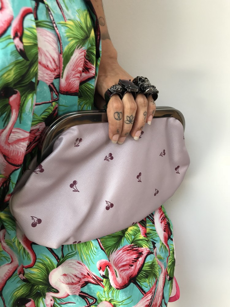 Sac à main pochette poing américain simili cuir cerises