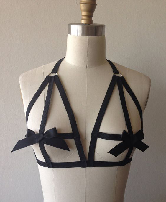 Soutien-gorge harnais noir élastique noeud satiné seins