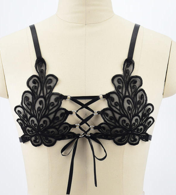Soutien-gorge harnais noir élastique lacé entre les seins